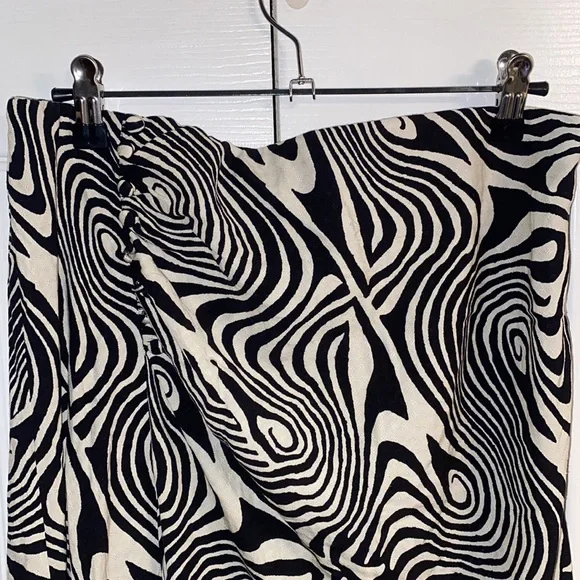 Geo Midi Skirt with Slit - Picture 3 of 7